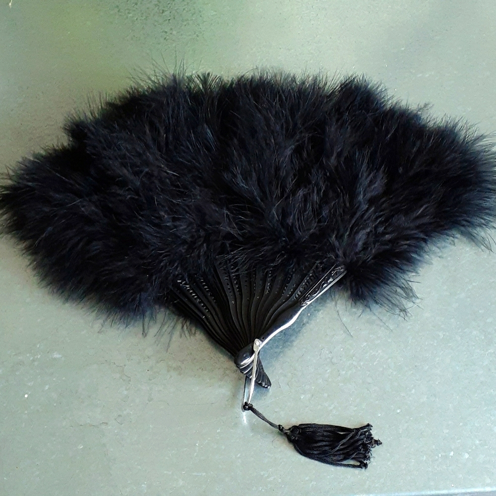 Black Fan & Black Gloves!